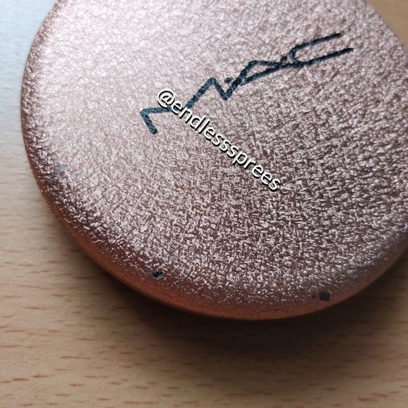 MAC Skinfinish Sunstruck Matte Bronzer in Matte Light Golden - Picture 7 of 8